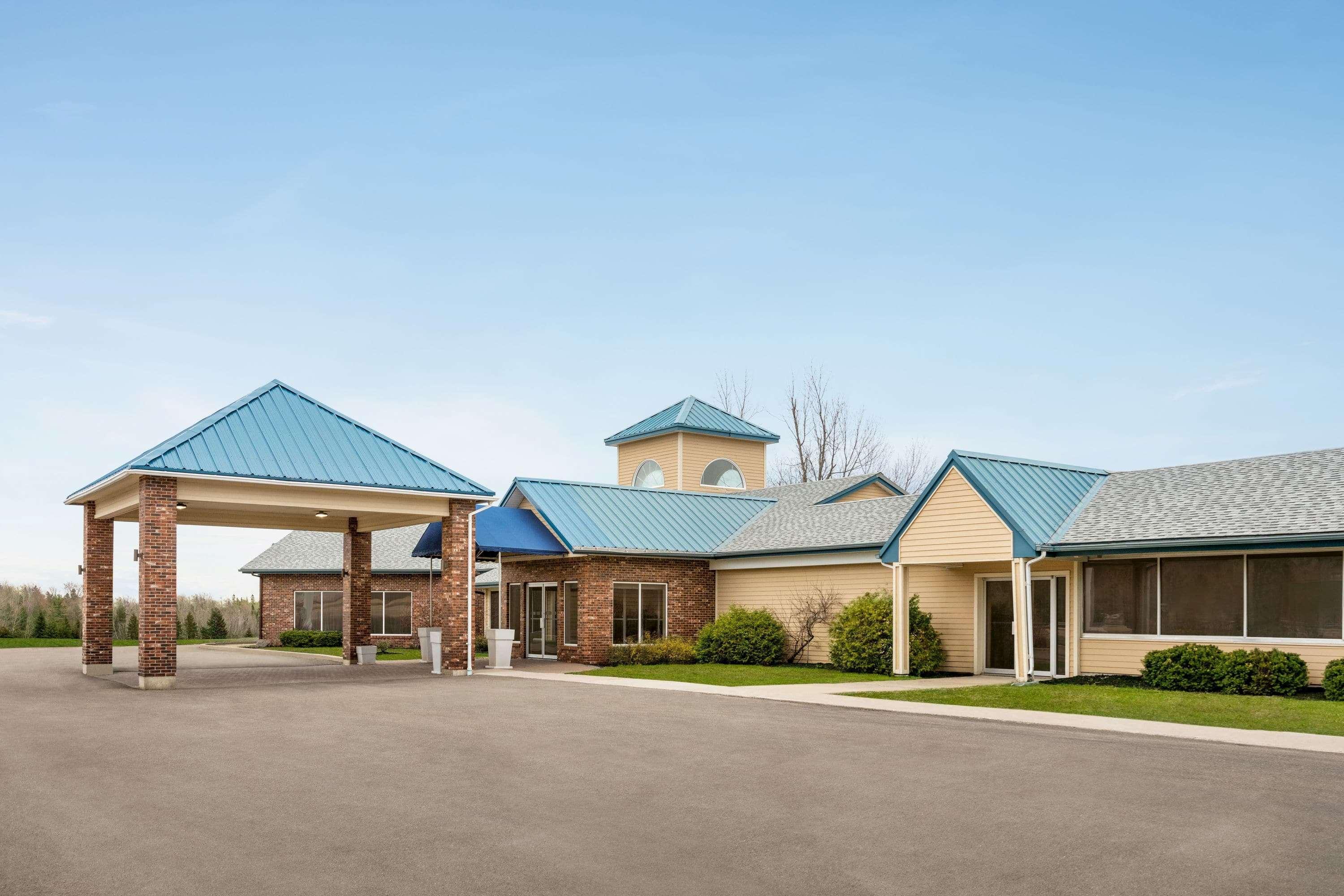 Days Inn & Suites By Wyndham Moncton Exterior foto