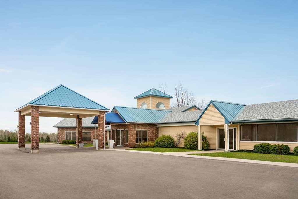 Days Inn & Suites By Wyndham Moncton Exterior foto