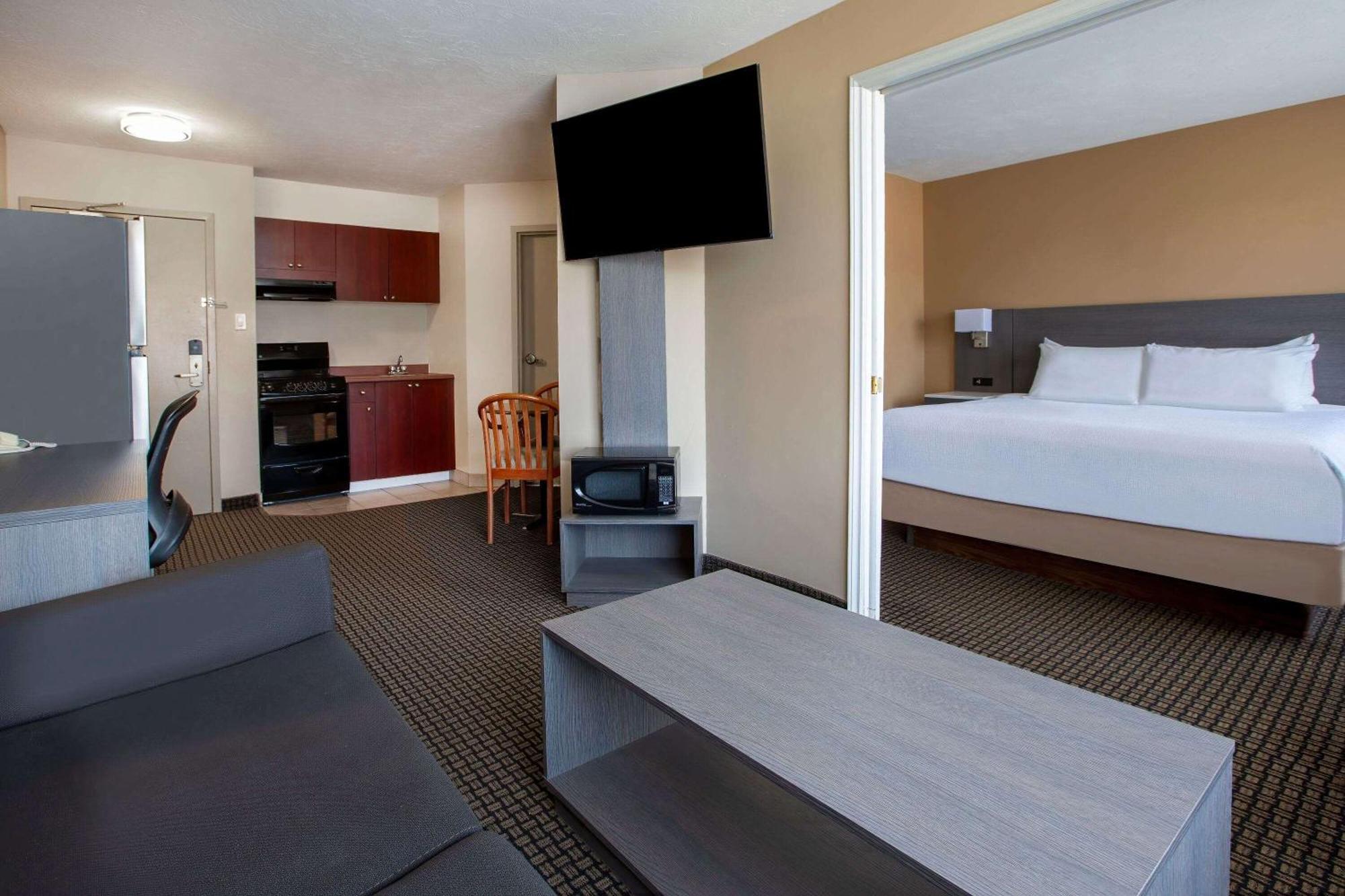 Days Inn & Suites By Wyndham Moncton Exterior foto