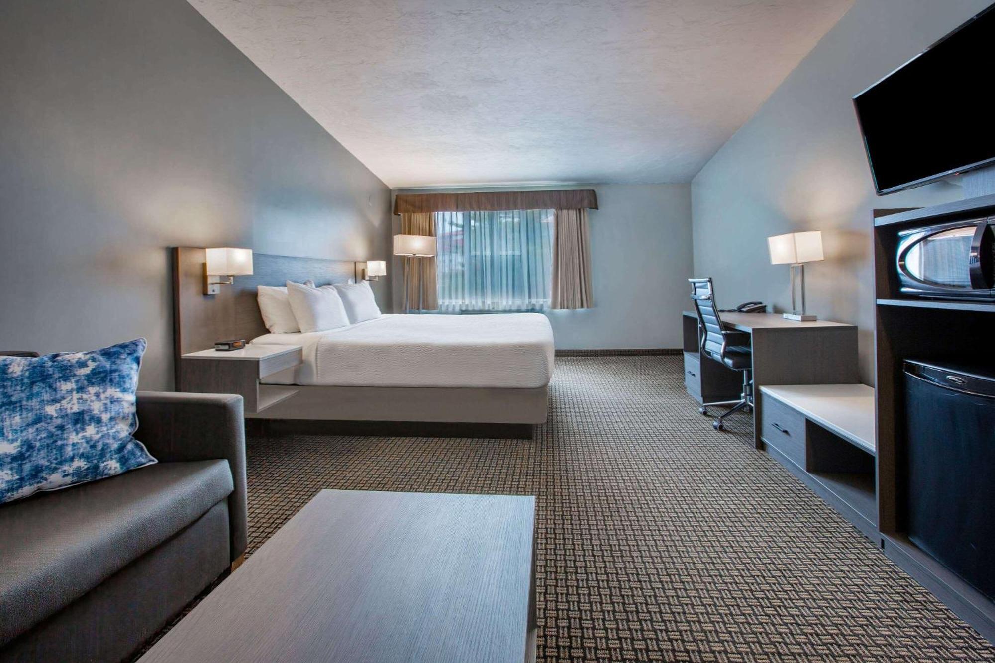 Days Inn & Suites By Wyndham Moncton Exterior foto